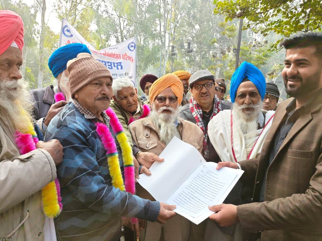 PRTC Pensioners hunger strike ends DC Patiala submitted demand letter